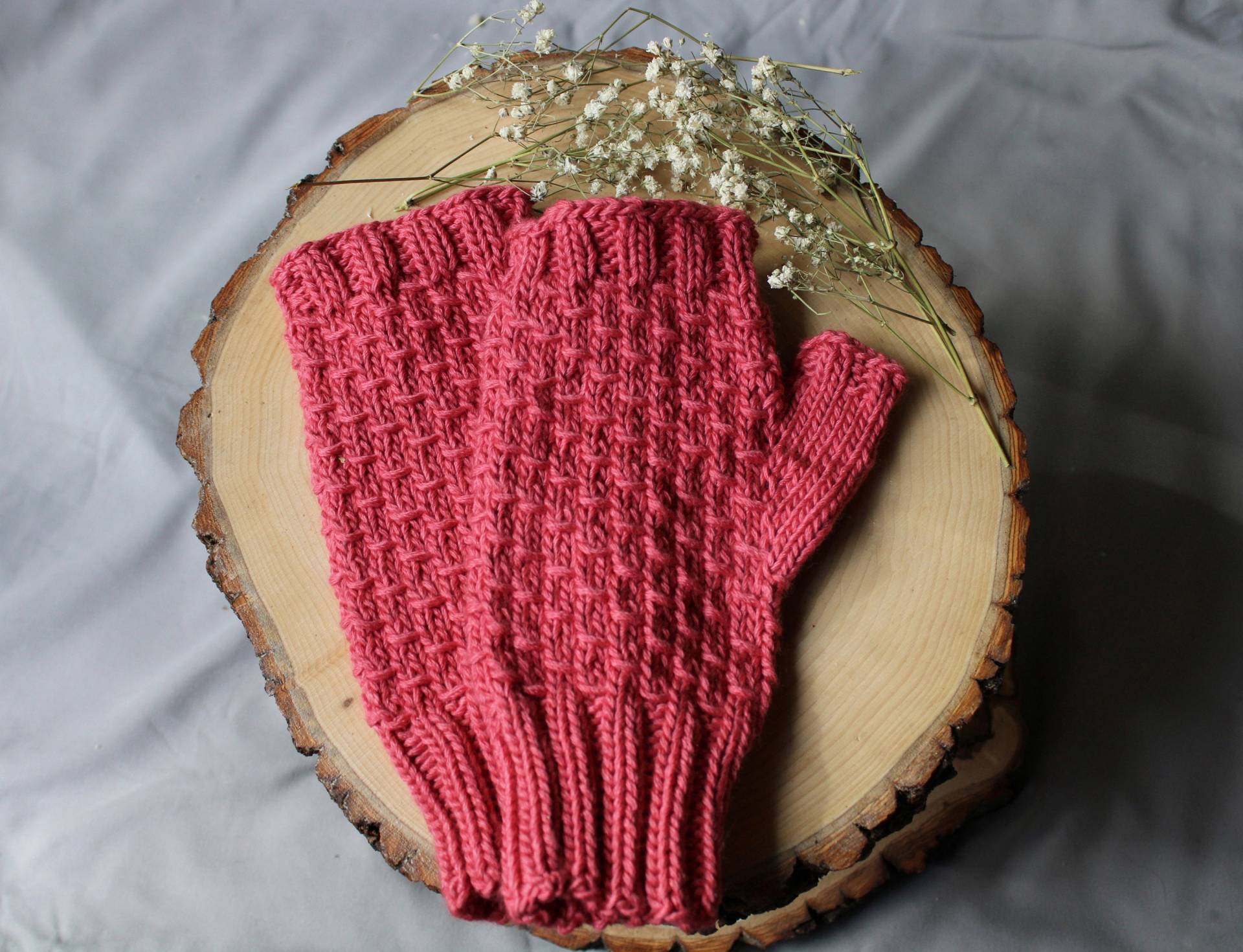 Handgestrickte Fingerlose Handschuhe, Größe M von KCNdesigns