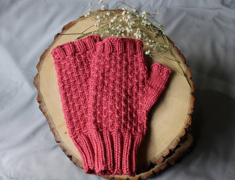 Handgestrickte Fingerlose Handschuhe, Größe M von KCNdesigns