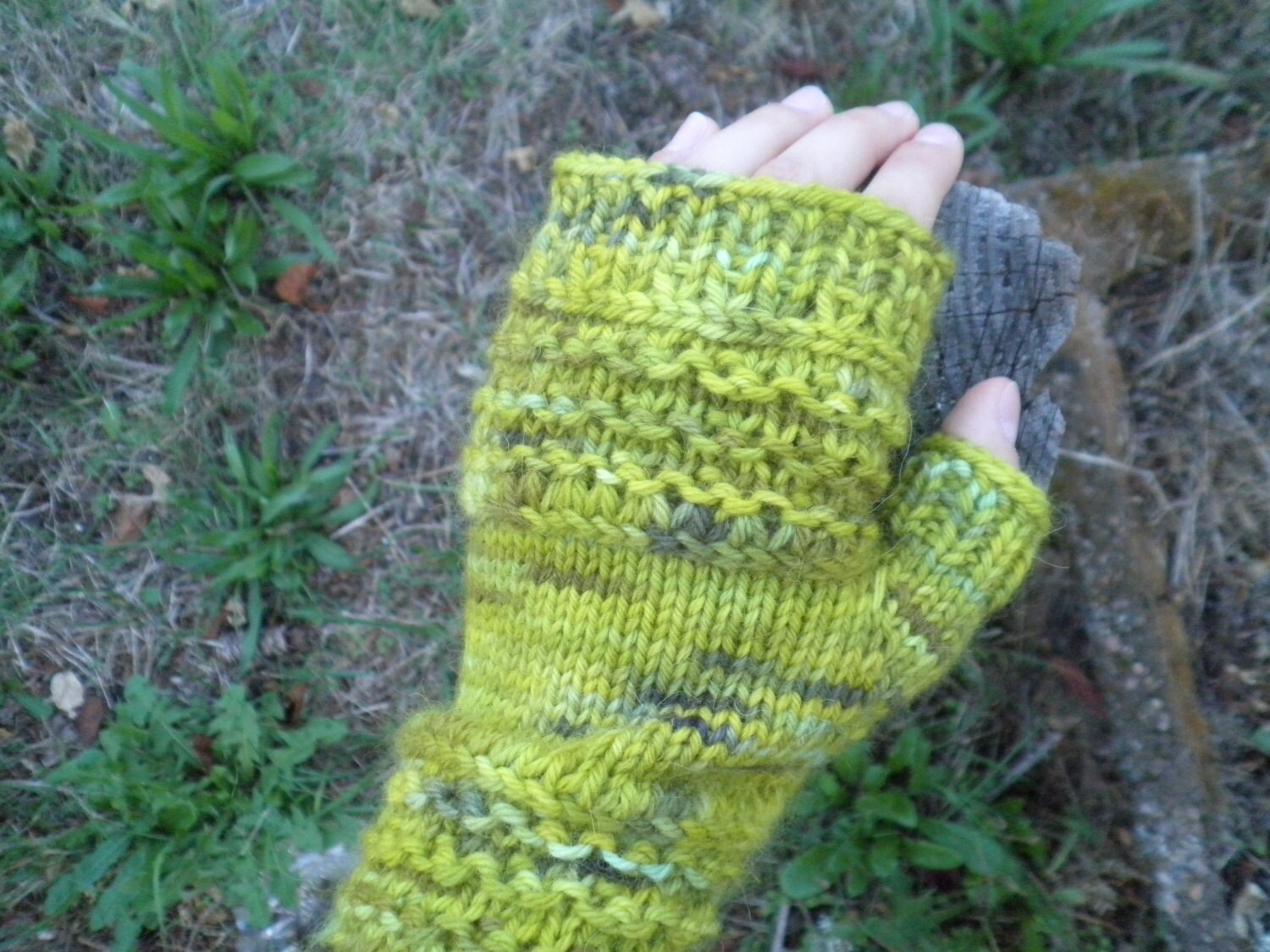 Handgestrickte Fingerlose Handschuhe, Größe S-M von KCNdesigns