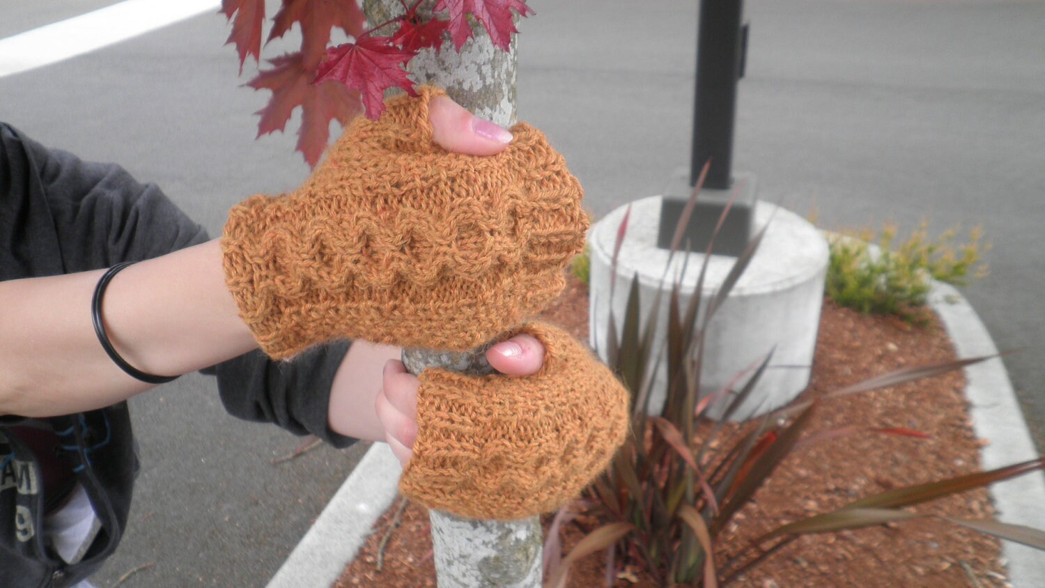 Handgestrickte Fingerlose Handschuhe, Größe S - M von KCNdesigns