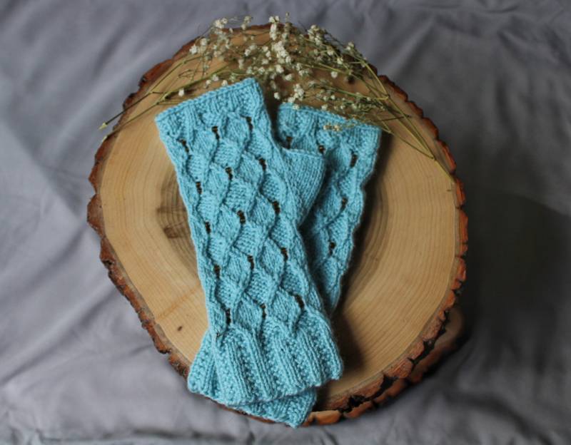 Handgestrickte Fingerlose Handschuhe Mit Perlen, Größe S Handgestrickte Fingerlose Handschuhe Mit Perlen, Größe S von KCNdesigns