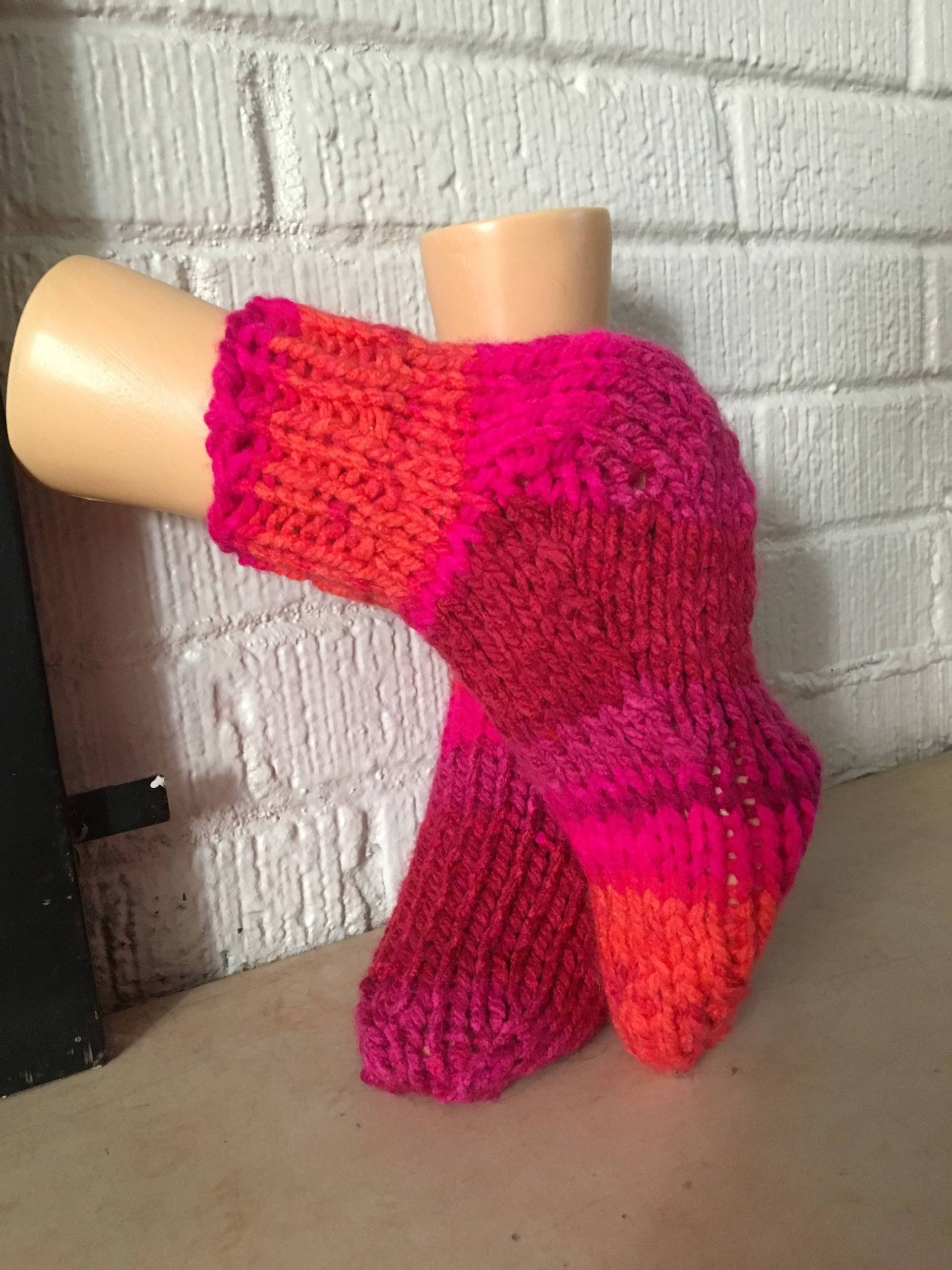 Slipper Socken, Von Hand Gestrickt, Größe M von KCNdesigns