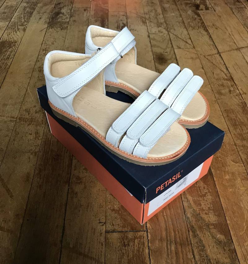 Petasil Weiß Leder Louise Sandale von KDGinger