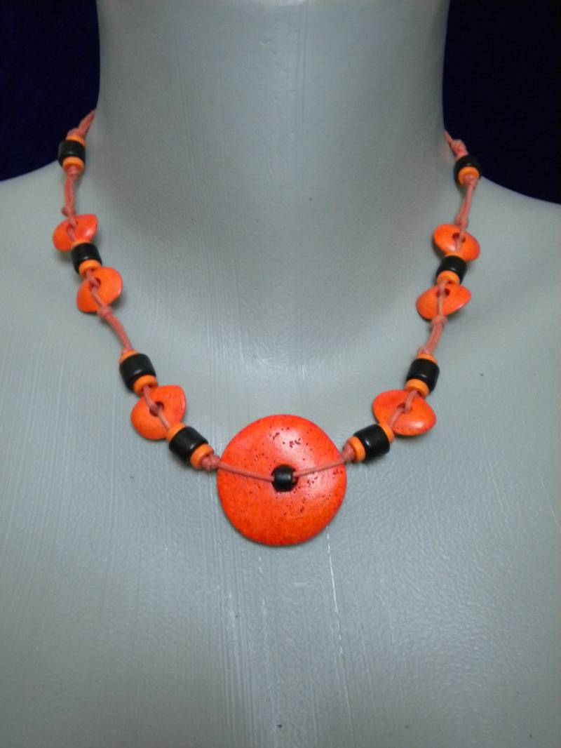 Orange Scheibe Keramik Halskette Orange Scheibe Keramik Halskette von KDivineJewelry