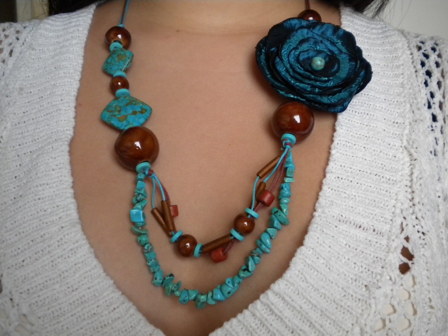 Türkis Edelsteine Halskette Mit Taft Blume Türkis Edelsteine Halskette Mit Taft Blume von KDivineJewelry