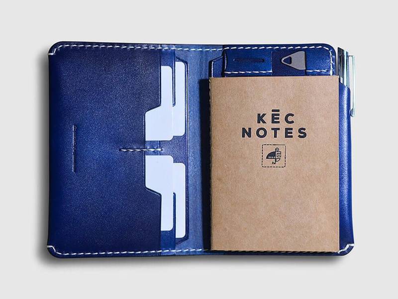 Hinweis Passhülle, Personalisierte Handgenähte Passport Lederhülle. Reisepass Portemonnaie. Pflanzlich Gegerbtes Leder Hinweis Passhülle, Personalisierte Handgenähte Passport Lederhülle. Reisepass Portemonnaie. Pflanzlich Gegerbtes Leder von KECleathershop