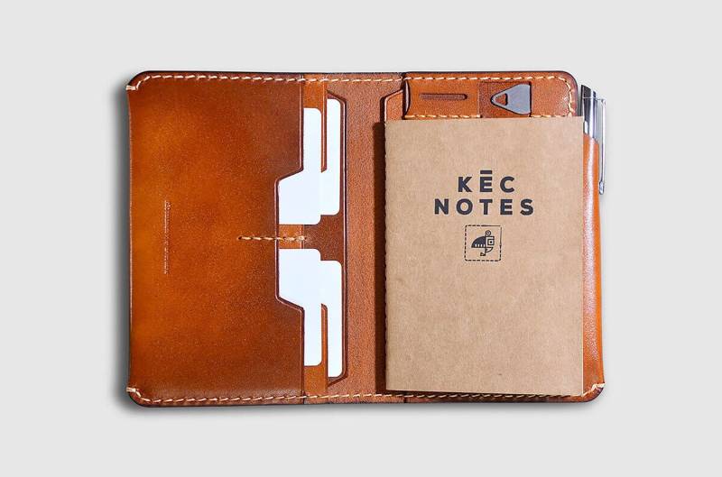 Note Passport Cover, Personalisierte Handgenähte Passport Lederhülle. Reisepasshülle. Pflanzlich Gegerbtes Leder Note Passport Cover, Personalisierte Handgenähte Passport Lederhülle. Reisepasshülle. Pflanzlich Gegerbtes Leder von KECleathershop