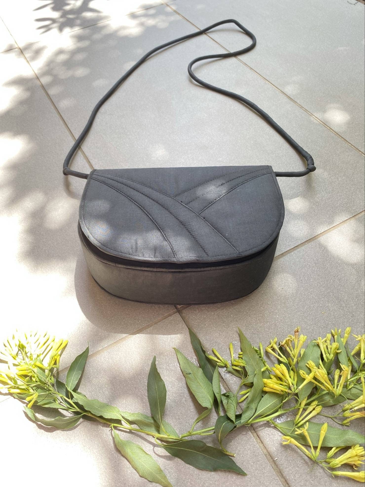 Vintage Gequilted Crossbody Bag Schwarze Vintage Tasche Abendtasche 1980Er Jahre Designer Crossbody Bag Clutch von KENAIV