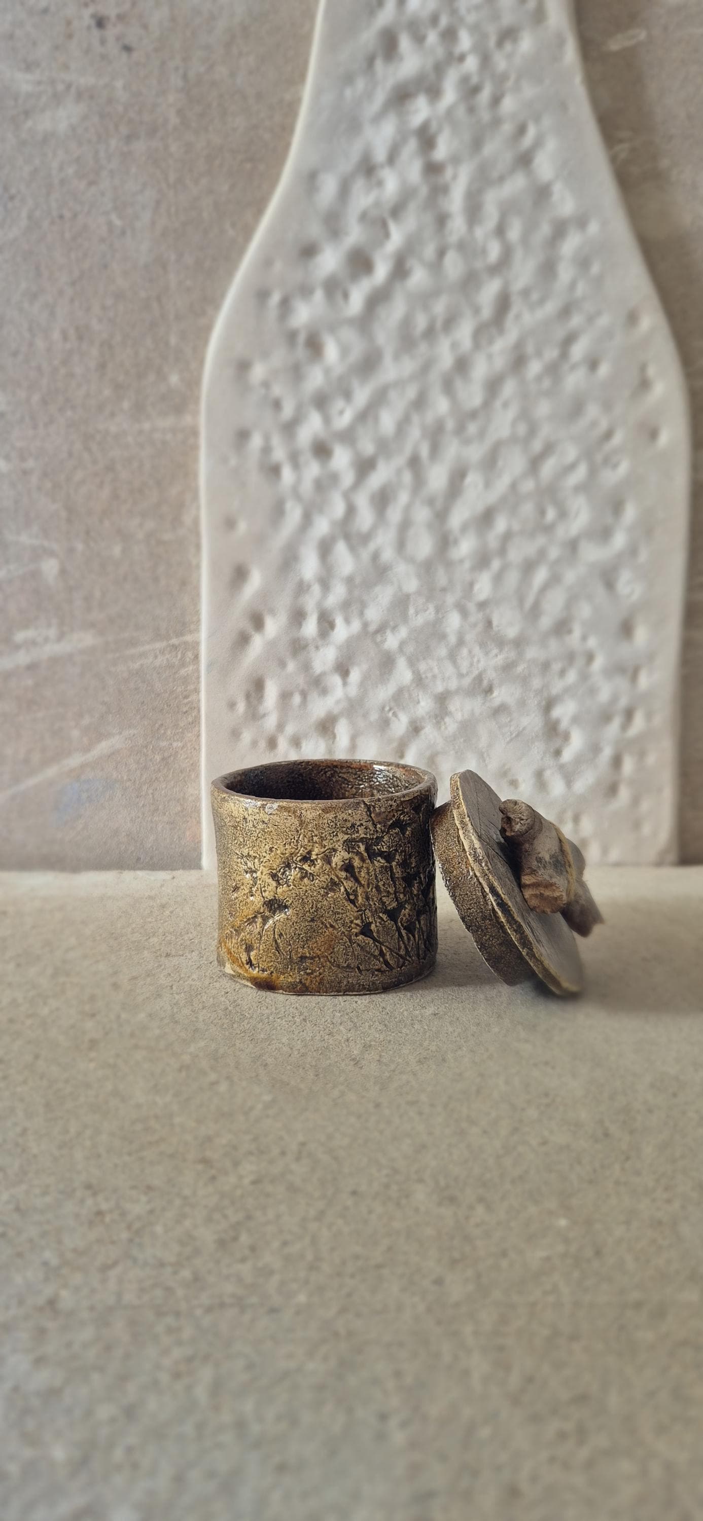 Rustic Ceramic Jewelry Box With Wooden Detail | Handmade Pottery Keepsake Unique Gift Rustikale Keramik-Schmuckschatulle Mit Holzeleme von KERAMIKforgetmenot