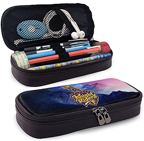 Knight Rider Federmappe aus Leder, großes Fassungsvermögen, Stiftemarker, große Aufbewahrungsbox, Schreibwaren-Organizer mit Reißverschluss für Büro Knight Rider Federmappe aus Leder, großes Fassungsvermögen, Stiftemarker, große Aufbewahrungsbox, Schreibwaren-Organizer mit Reißverschluss für Büro von KEROTA