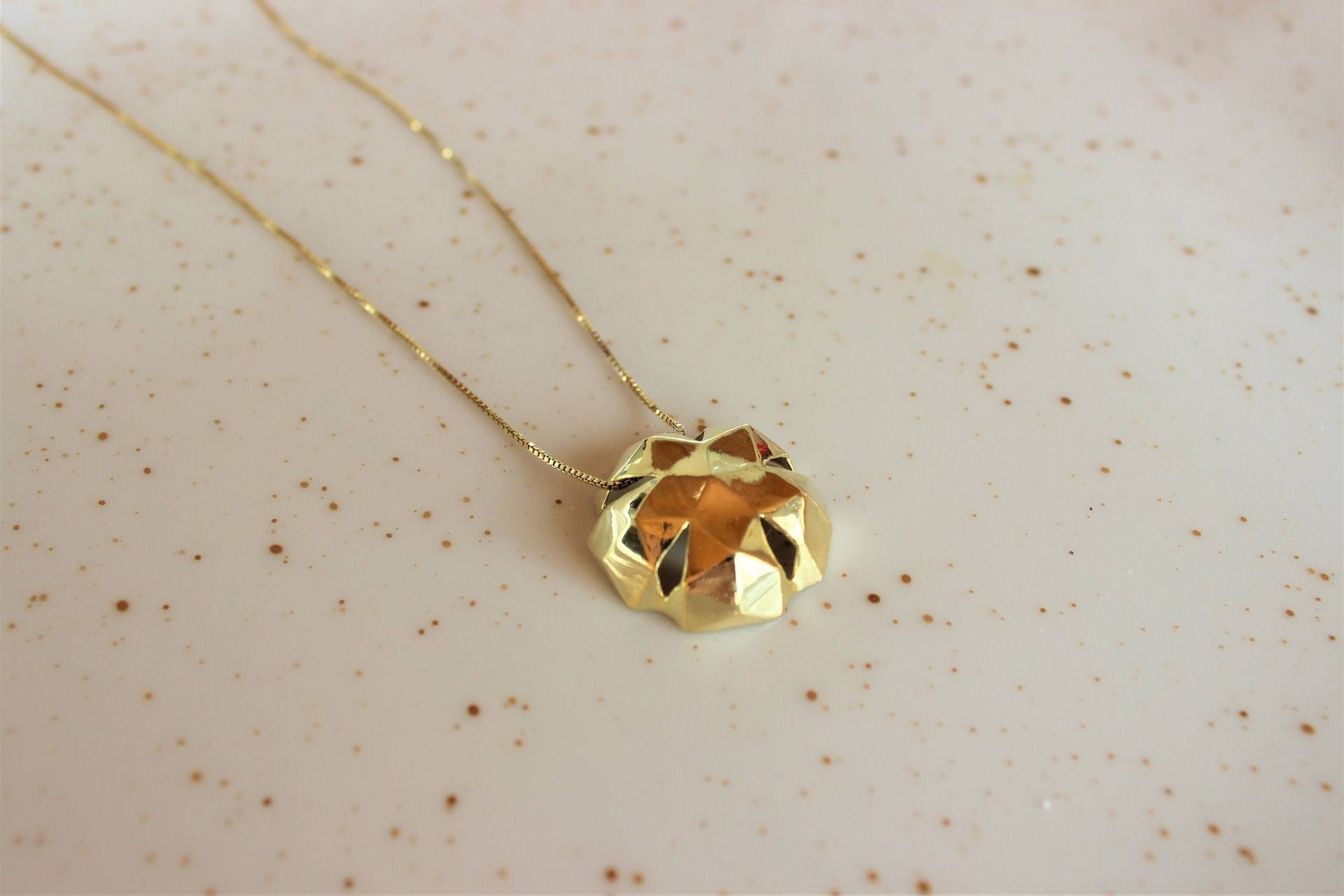 Origami Star Anhänger, Eine Statement-Halskette Origami Star Anhänger, Eine Statement-Halskette von KERjewellery