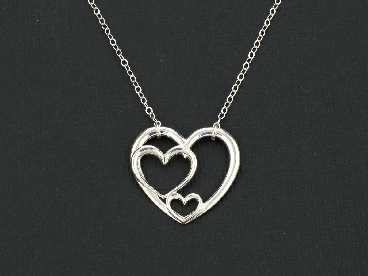 3 Herz Halskette. Großmutter Mutter Und Kind. Drei Generationen. Silber Herzanhänger. Tochter 3 Herz Halskette. Großmutter Mutter Und Kind. Drei Generationen. Silber Herzanhänger. Tochter von KESTJewelry