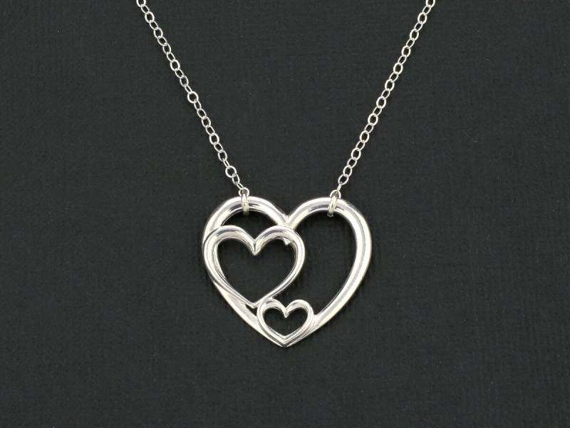 3 Herz Halskette. Großmutter Mutter Und Kind. Drei Generationen. Silber Herzanhänger. Tochter 3 Herz Halskette. Großmutter Mutter Und Kind. Drei Generationen. Silber Herzanhänger. Tochter von KESTJewelry