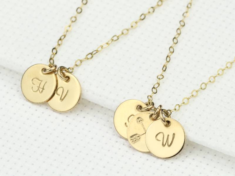 Initial Halskette. Personalisierte Kinder Initialen Mehrfach Charm Disk. 14K Goldfill. Silber. Rose Gold Geschenk Für Sie von KESTJewelry