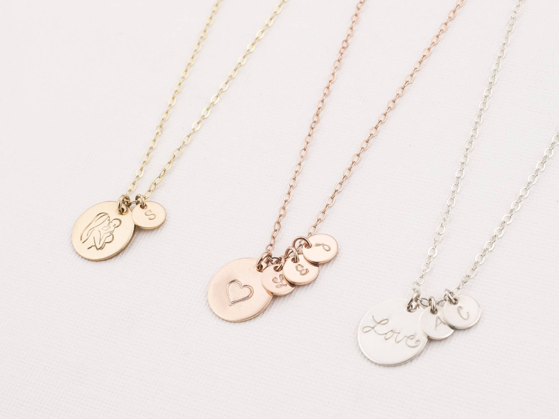 Personalisierte Disk Halskette Mit Winzigen Initial Tags. Benutzerdefinierte Kinder Initialen Geschenk Für Mama. Gold, Silber, Rose Gold Schmuck von KESTJewelry