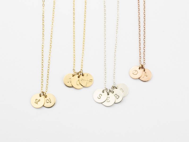Personalisierte Disk Initial Halskette. Benutzerdefinierte Münze Anhänger Kleine 14K Goldfill. Sterling Silber. Rosengold Personalisierte Disk Initial Halskette. Benutzerdefinierte Münze Anhänger Kleine 14K Goldfill. Sterling Silber. Rosengold von KESTJewelry