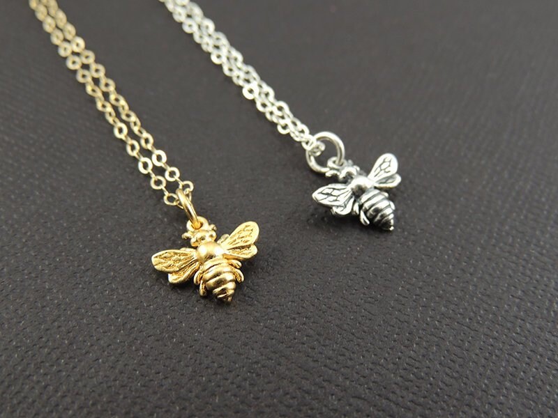 Silber Bienen Halskette. Gold Halskette Mit Motiv. Zierlicher Mama Schmuck. Hummel. Charm Einfache Für Jeden Tag von KESTJewelry