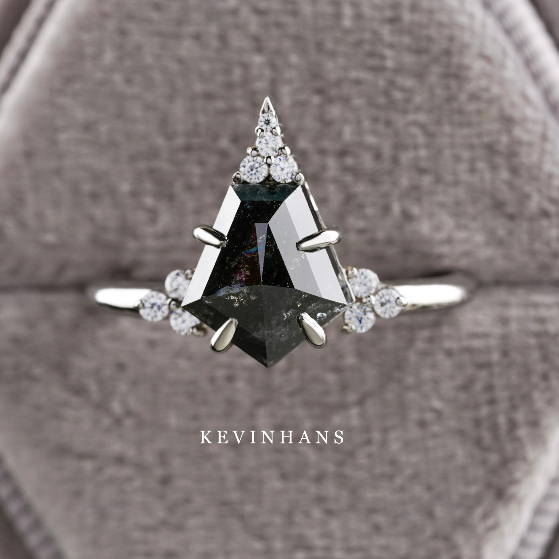 2.83 Karat Salz Und Pfeffer Diamant Verlobungsring, 14K Weißgold Ehering, Im Drachenschliff, Fünfeckringe von KEVINHANSstore