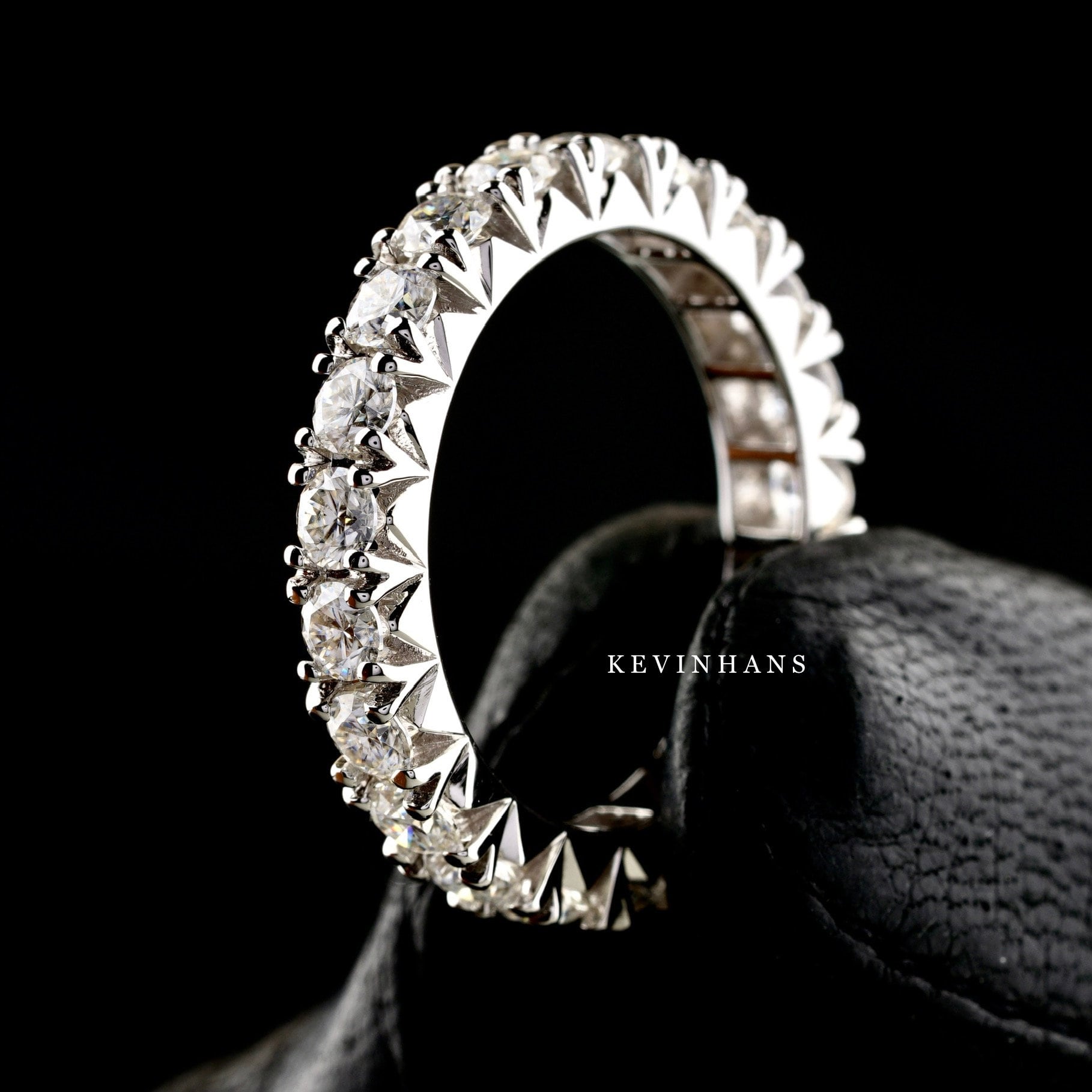 3mm Diamant Eternity Band, 14K Weißgold Ehering, Runder Moissanit Stapelbar Passendes von KEVINHANSstore