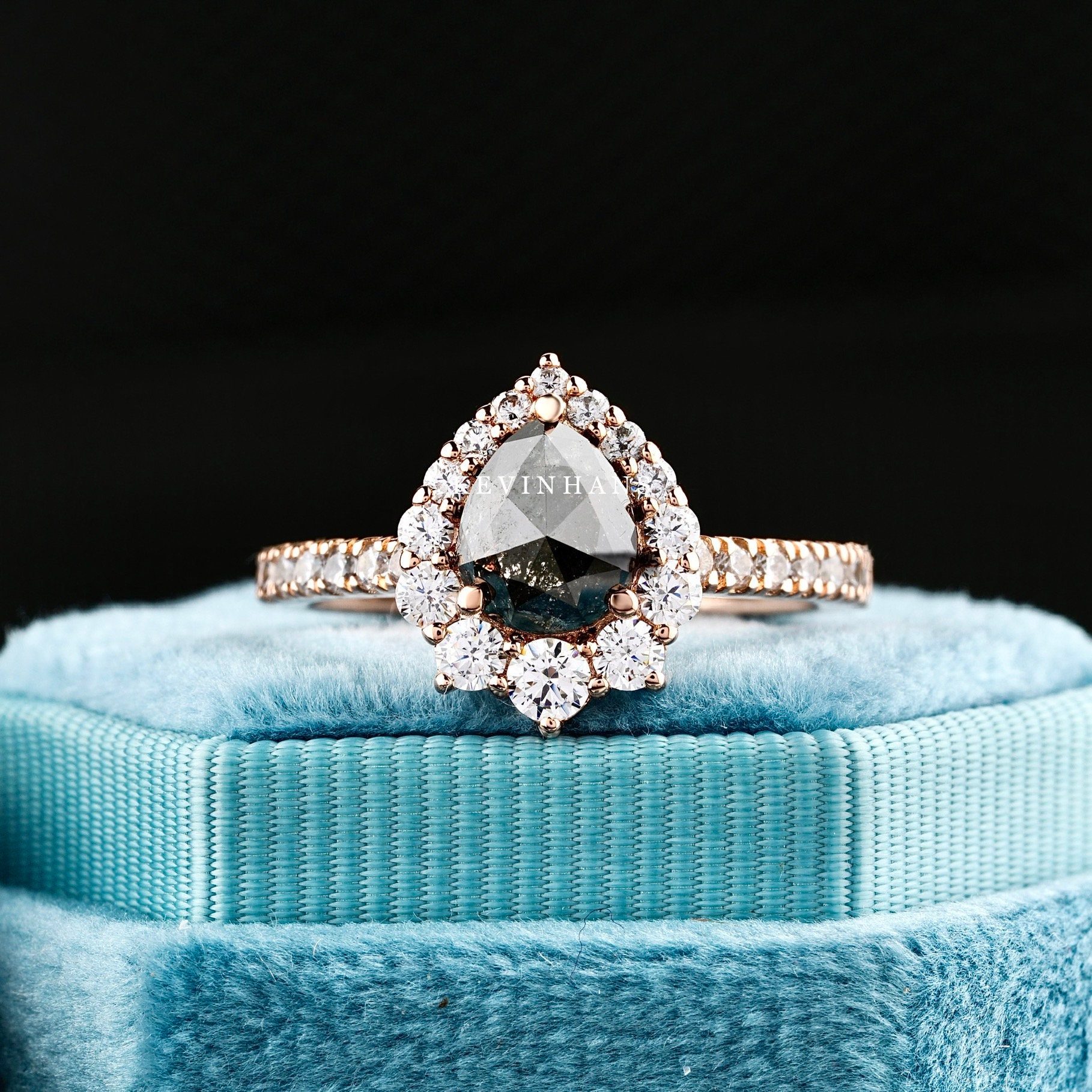 Birnenschliff Salz Und Pfeffer Diamantring, 14K Rose Gold Diamant Verlobungsring, Rundschliff Moissanit Halo Ring, Akzent Birnenschliff Salz Und Pfeffer Diamantring, 14K Rose Gold Diamant Verlobungsring, Rundschliff Moissanit Halo Ring, Akzent von KEVINHANSstore