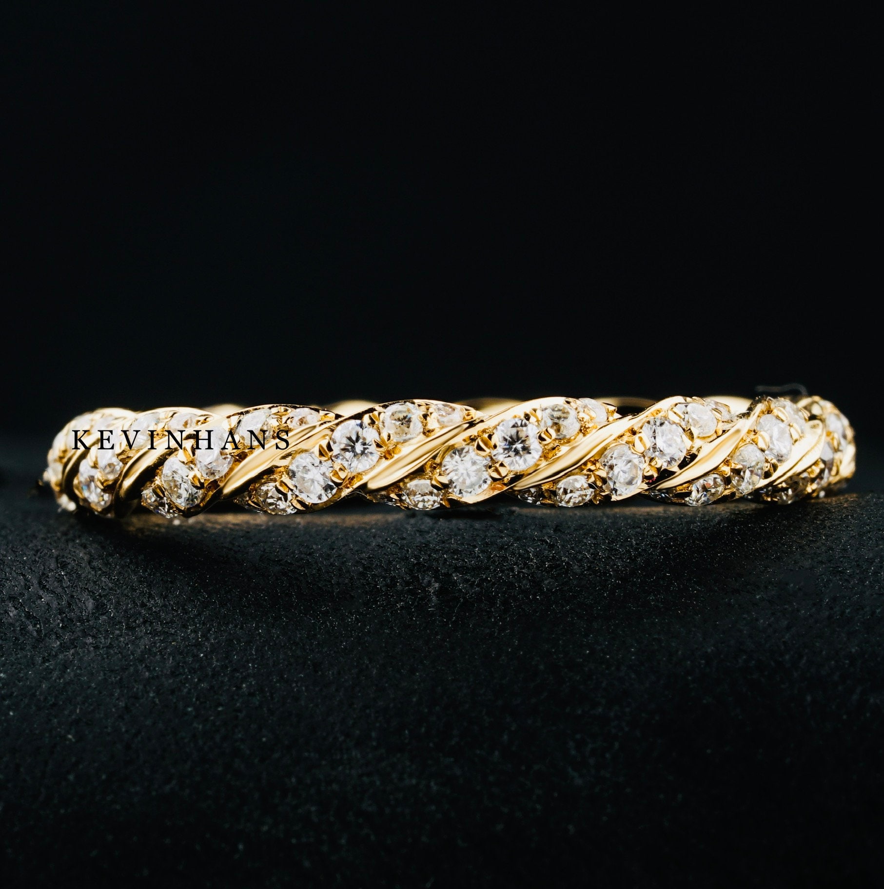 Twist Ring, 18K Gold Diamant Twisted Ewigkeit Ehering, Solid Moissanit Stapelbar Band, Komplett Eternity von KEVINHANSstore