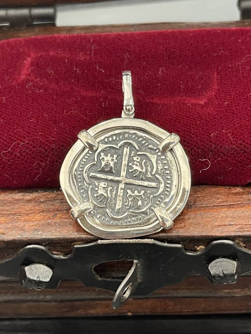 Atocha Schiffbruch Schatz Mel Fisher Silber Münze Anhänger Mit Bars von KEYWESTTREASURESHOP