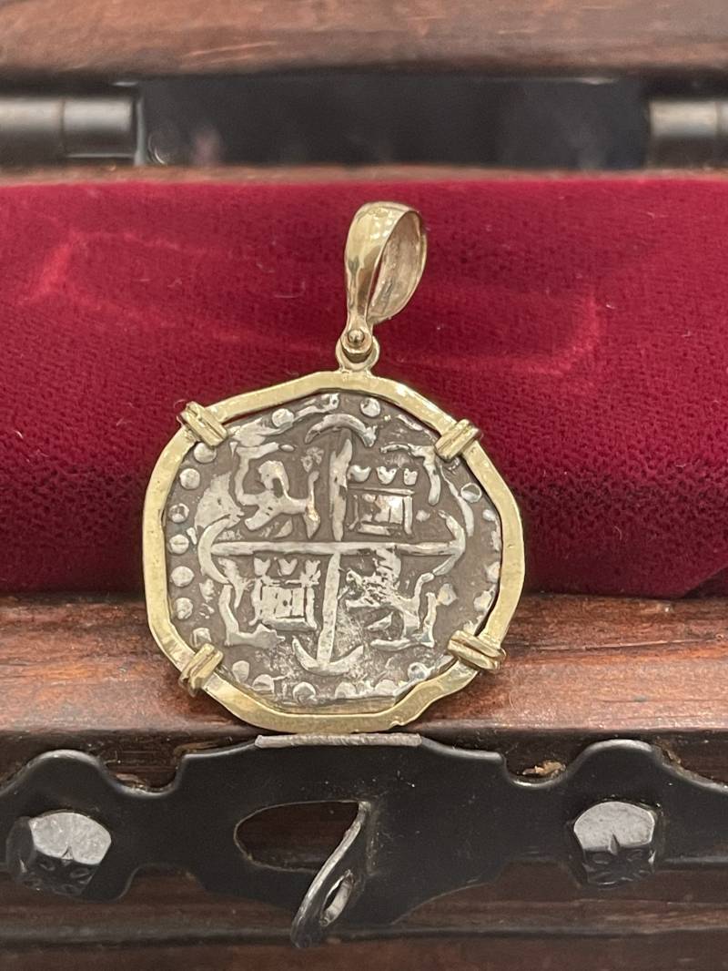 Atocha Schiffbruch Schatz Mel Fisher Silber Münze Anhänger in 14Kt Massiv Gold Lünette von KEYWESTTREASURESHOP