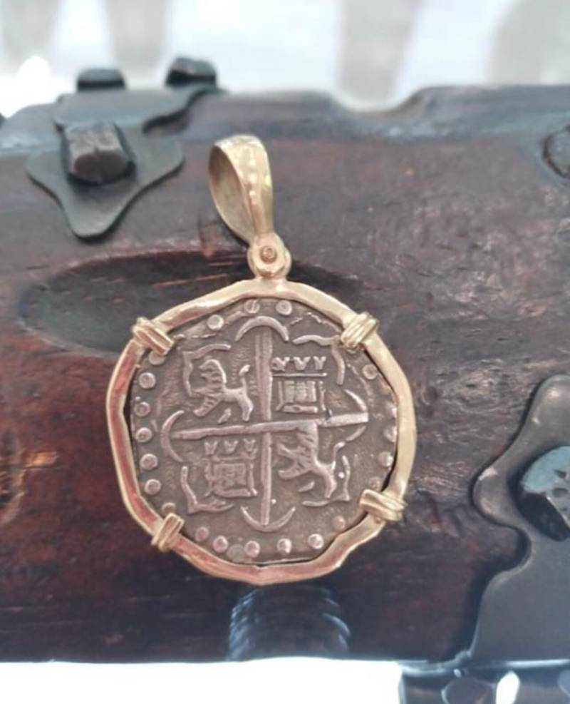 Atocha Schiffbruch Schatz Mel Fisher Silber Münze Anhänger in 14Kt Massiv Gold Lünette von KEYWESTTREASURESHOP