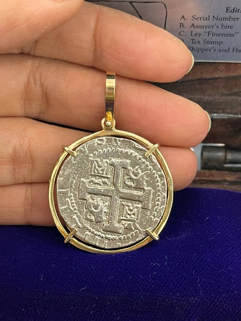 Atocha Schiffbruch Schatz Mel Fisher Silber Münze Anhänger in 14Kt Massiv Gold Lünette von KEYWESTTREASURESHOP