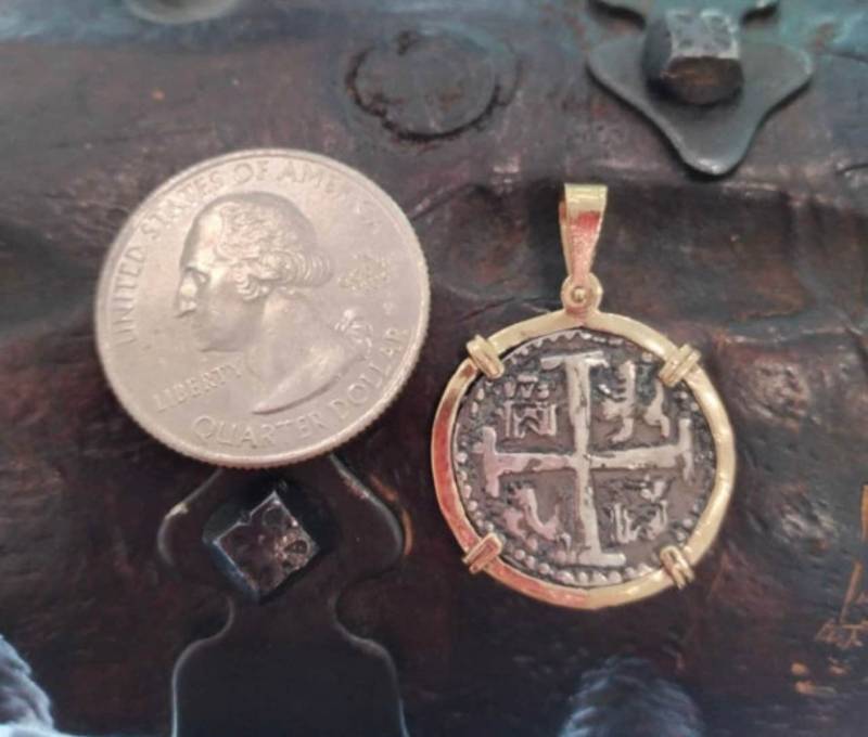 Atocha Shipereck Schatz Mel Fisher Münze Anhänger in 14Kt Gold Lünette von KEYWESTTREASURESHOP