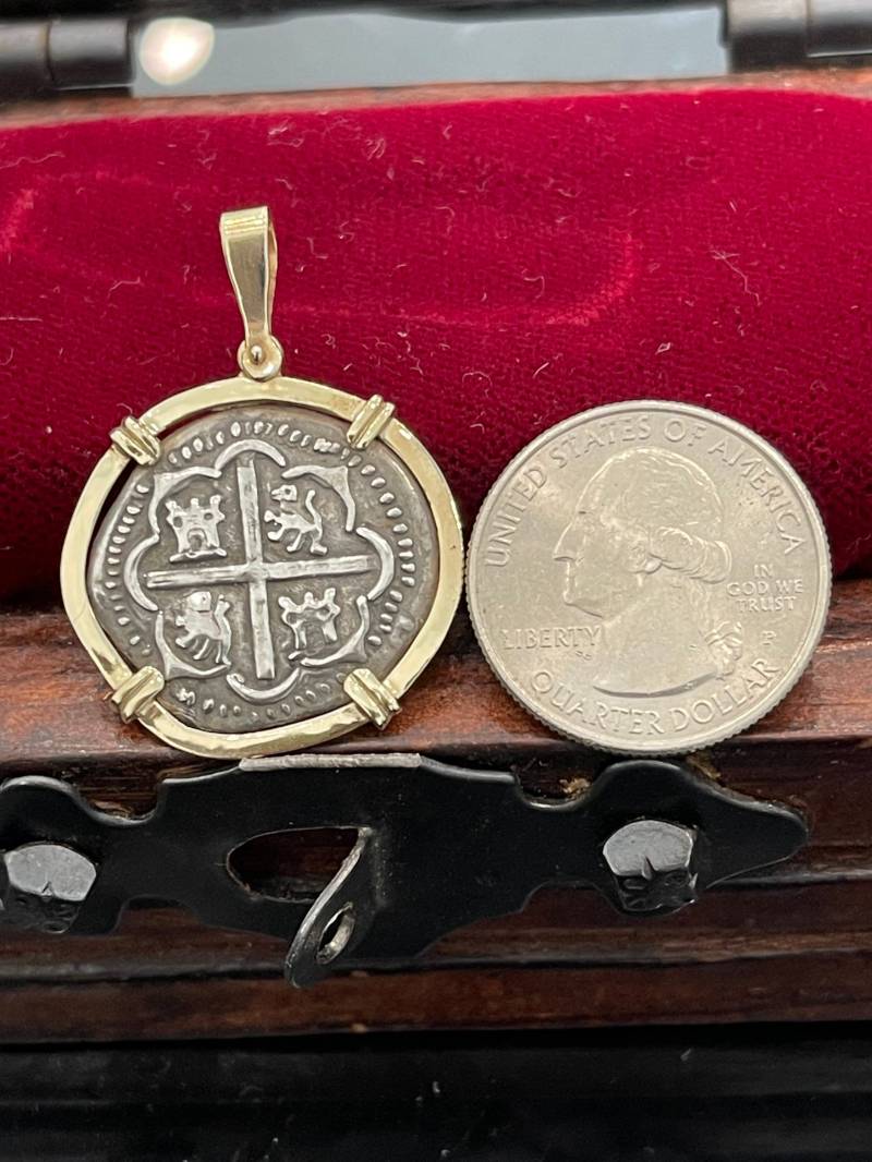 Atocha Shipwreck Treasure Mel Fisher Silber Münze Anhänger in 14K Massiver Goldfassung von KEYWESTTREASURESHOP