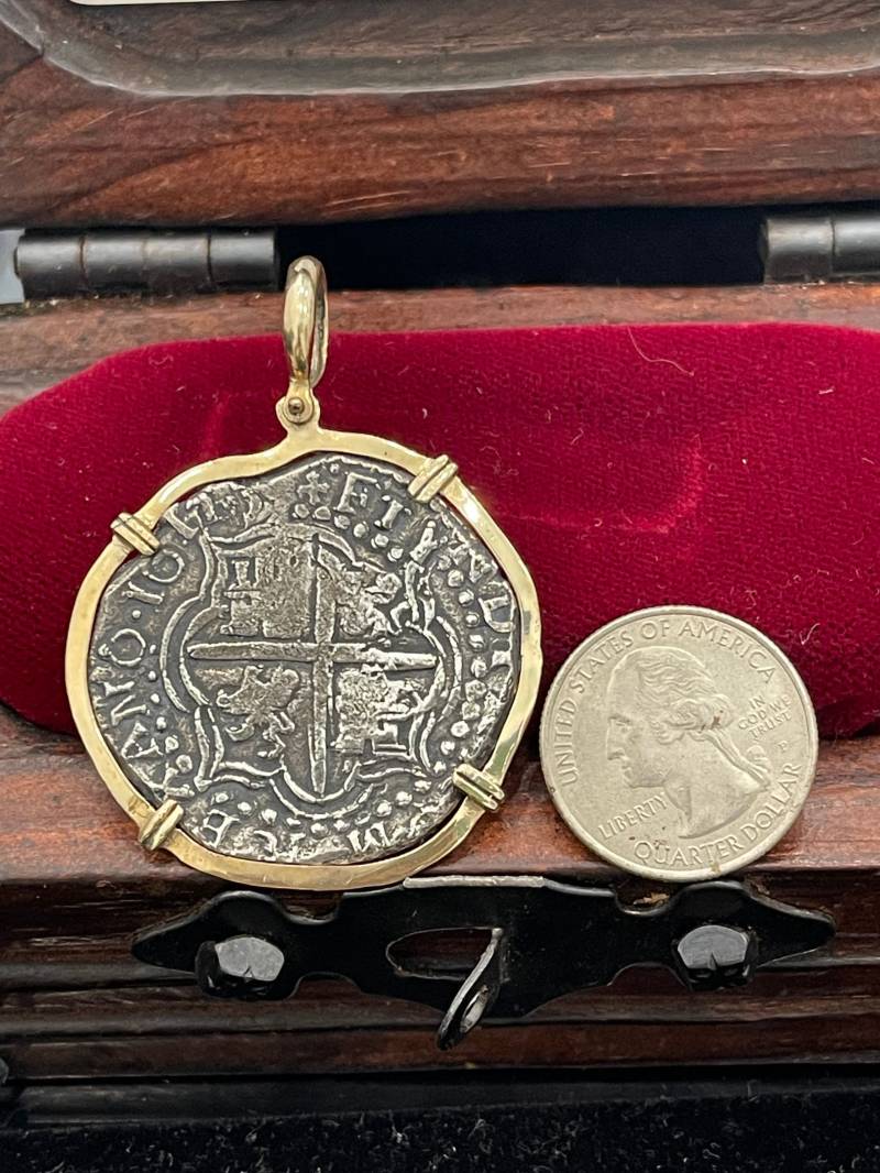 Atocha Shipwreck Treasure Mel Fisher Silber Münze Anhänger in 14K Massiver Goldfassung von KEYWESTTREASURESHOP