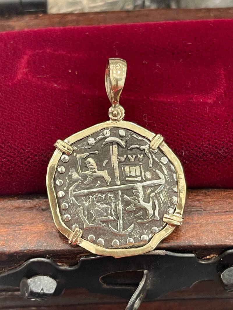 Atocha Shipwreck Treasure Mel Fisher Silber Münze Anhänger in 14Kt Massiver Goldfassung von KEYWESTTREASURESHOP