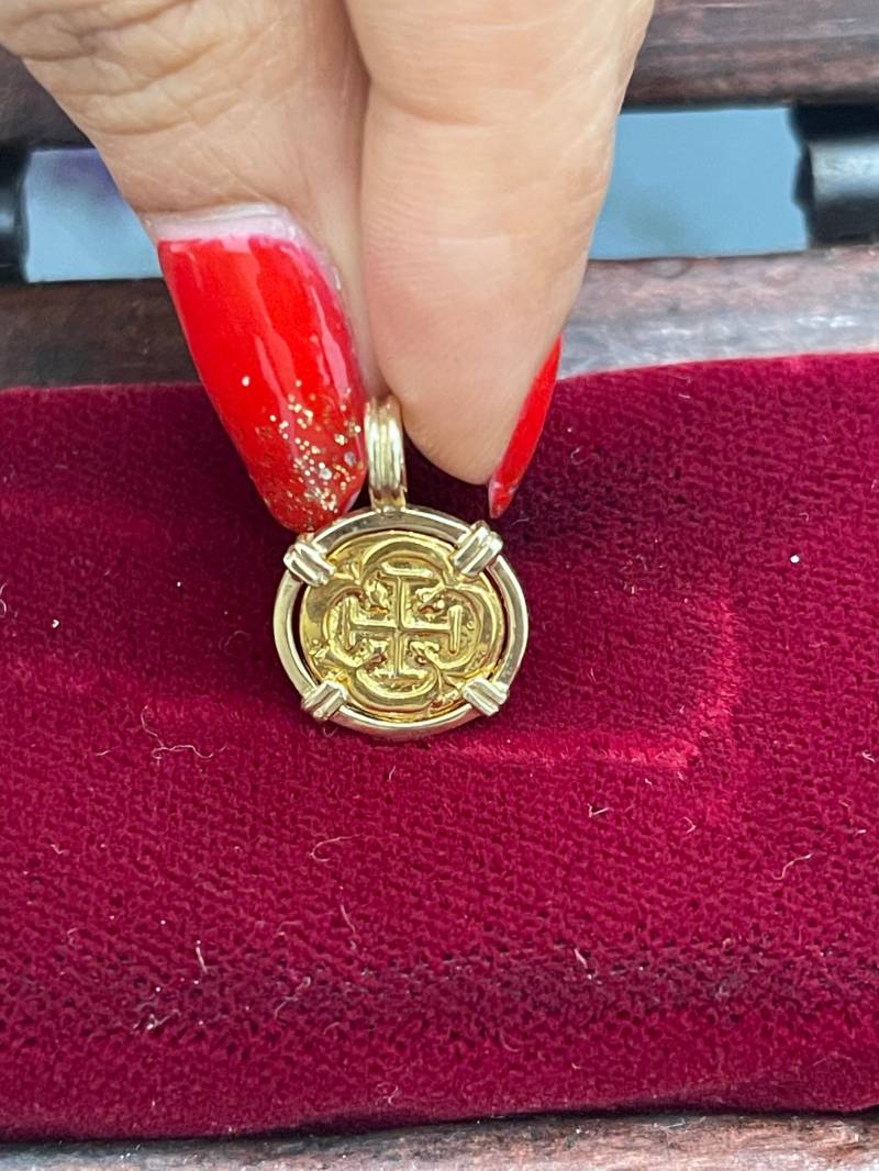 Mini Atocha Schiffbruch Schatz Mel Fisher Gold Münze Anhänger Handgefertigt Mit 14Kt Massivgold von KEYWESTTREASURESHOP