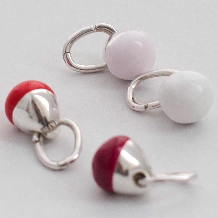 Birnen Charm Silber Und Bunter Emaille Schmuck Akzent Birnen Charm Silber Und Bunter Emaille Schmuck Akzent von KFNEjewelry