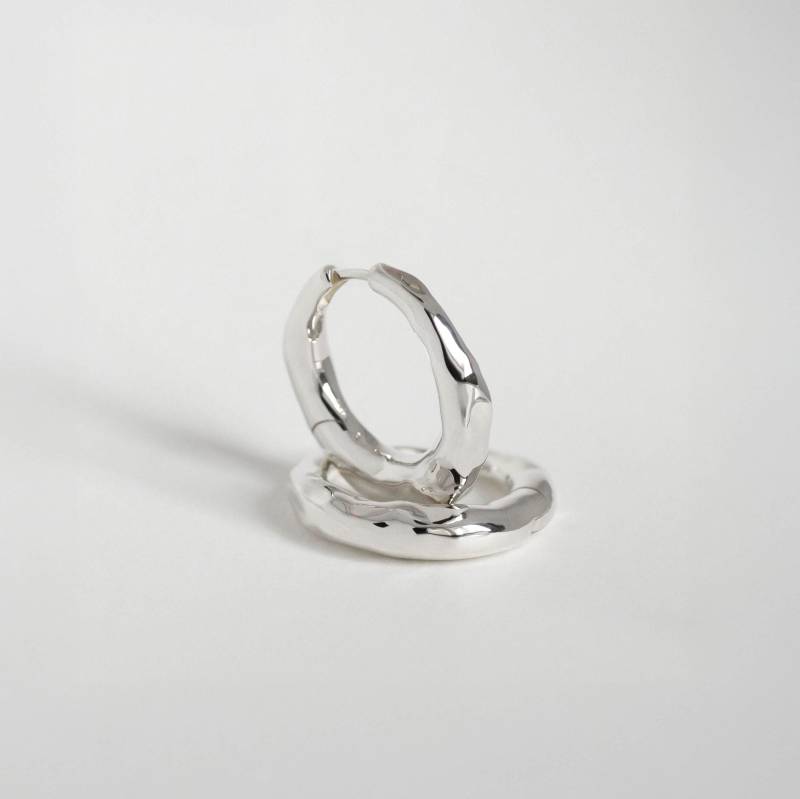 Silberne Creolen Mit Metalltextur | 2, 8 cm Silberne Creolen Mit Metalltextur | 2, 8 cm von KFNEjewelry