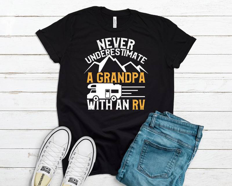 Opa Rv Shirt Nie Unterschätzen Einen Mit Einem Rv-T-Shirt Opa Rv Shirt Nie Unterschätzen Einen Mit Einem Rv-T-Shirt von KGApparelGoods