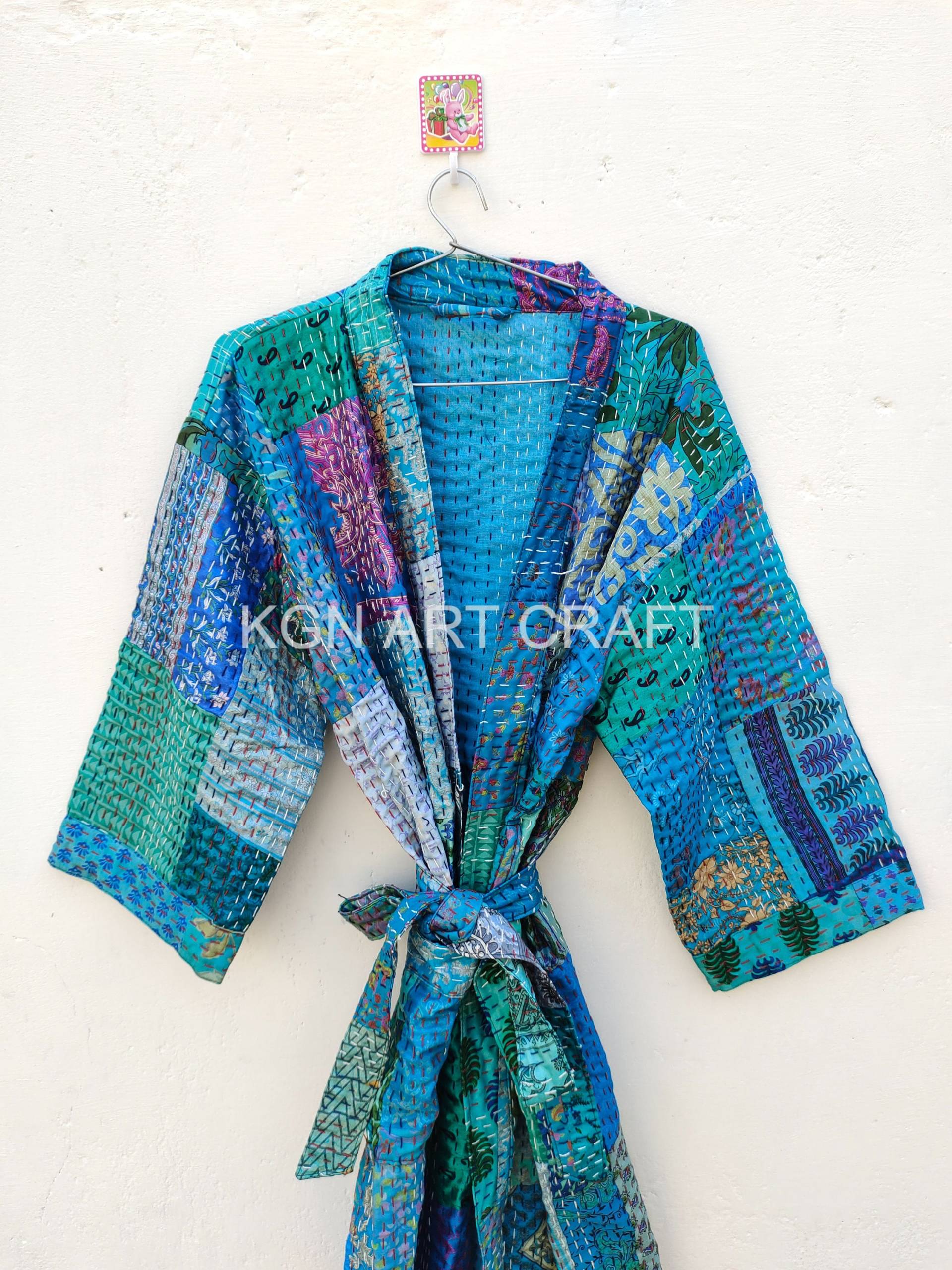 Patchwork Multicolor Seide Kantha Gesteppt Kimono Mit Tasche Und Gürtel Näher Hausmantel Robe Nachtkleid Morgenmantel Free Size Tunika von KGNArtCraft