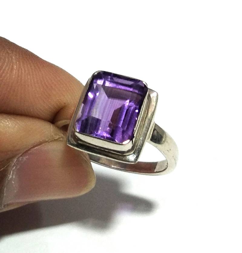 Natürlicher Amethyst-Edelsteinring, 925Er Massiver Starling-Silber-Ring, Steingröße 10 X 8 Mm, Top-Farbe Lila Amethyst-Ring, Geschenk-Geburtstagsring von KGNSilverJewellery