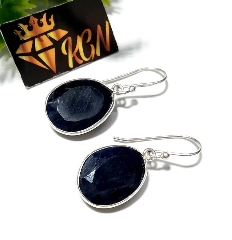 Natürliche Blauer Saphir Stein Ohrring, 925 Massiv Starling Silber Top Farbe Fancy Form Größe 16 X 12 Mm Geschenk Ohrring von KGNSilverJewellery