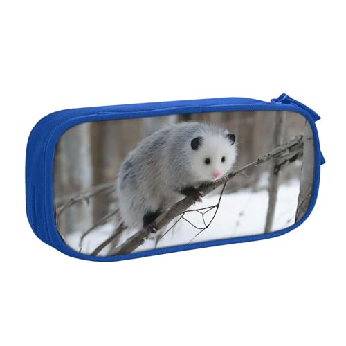 KHDKLXOHZ Niedliches Opossum im Schnee Große Kapazität Federmäppchen Stifttasche Schreibwaren Stifteetui Schreibwaren Stifteetui Stifteetui mit Fächern Reißverschluss für Schule Schüler Mädchen Jungen KHDKLXOHZ Niedliches Opossum im Schnee Große Kapazität Federmäppchen Stifttasche Schreibwaren Stifteetui Schreibwaren Stifteetui Stifteetui mit Fächern Reißverschluss für Schule Schüler Mädchen Jungen von KHDKLXOHZ