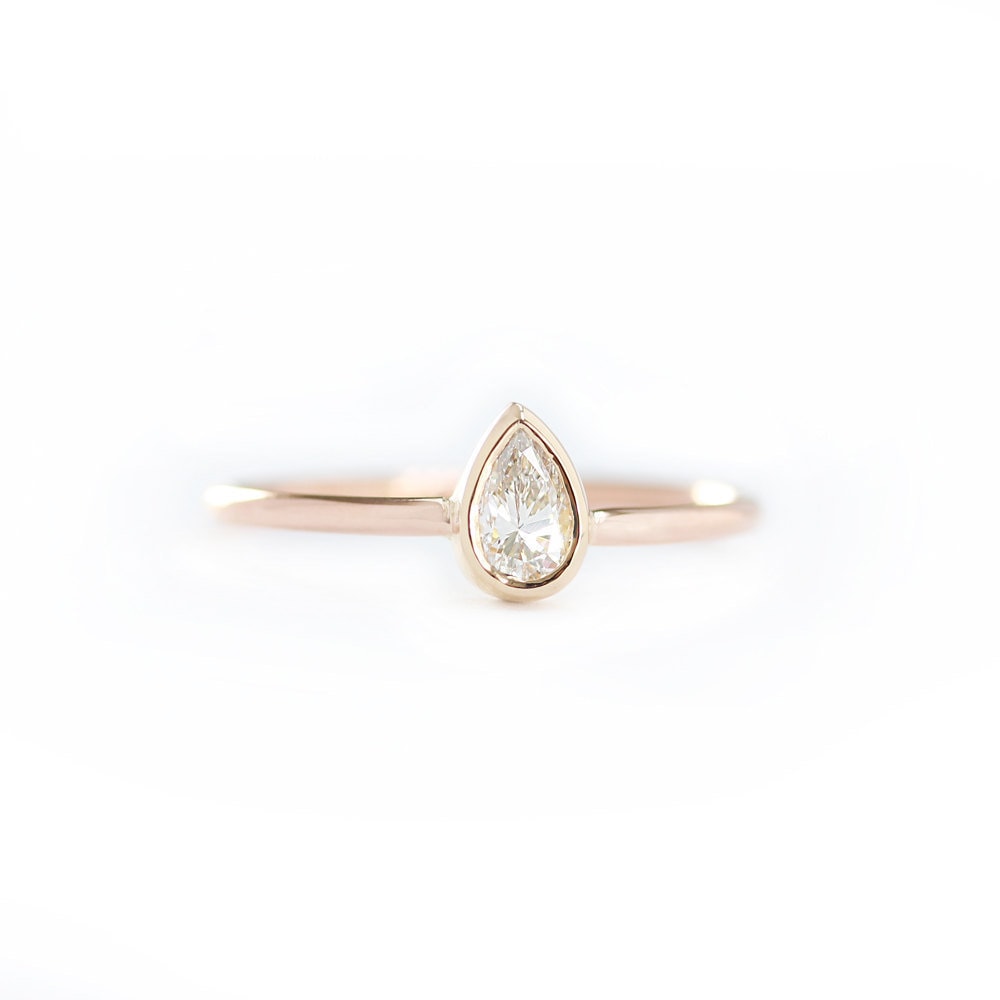 14K Massive Gold Pear Form Diamant Verlobungsring in Lünette Set, Schlichter Und Eleganter Ehering 14K Massive Gold Pear Form Diamant Verlobungsring in Lünette Set, Schlichter Und Eleganter Ehering von KHIMJEWELRY