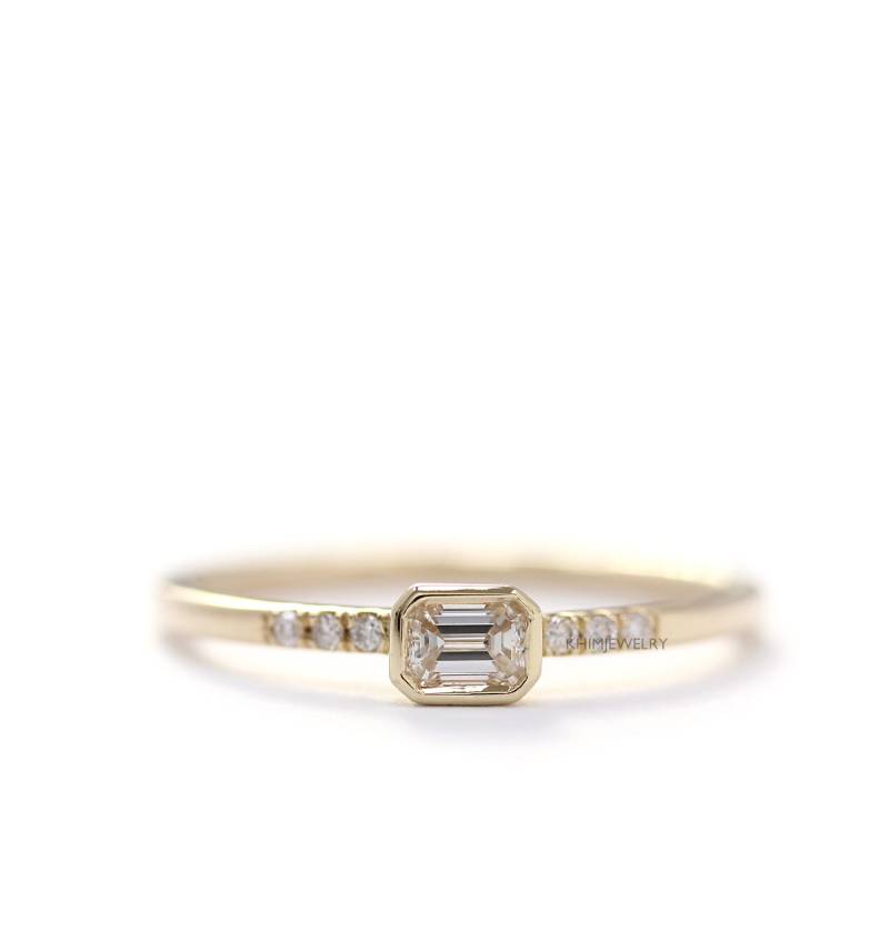 14K Gold Smaragdschliff Diamantring Lünette Jubiläumsring von KHIMJEWELRY