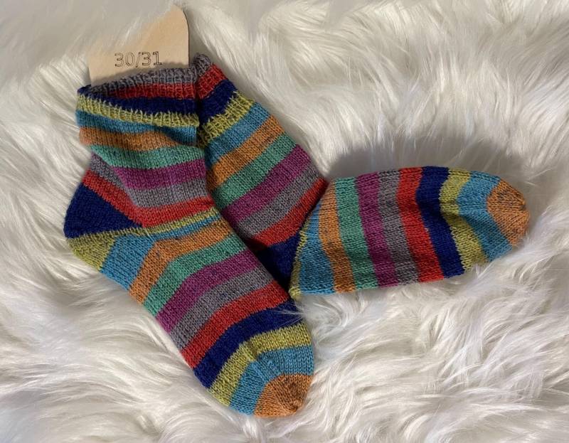 Handgestrickte Unikat-Socken - Natürlich. Warm. Einzigartig. Kindersocken in Größe 30/31 von KHMdesignShop