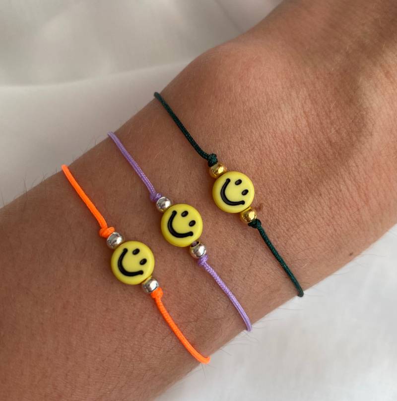 Armband "Smiley", Filigran, Happy Face, Minimalistisch, Acrylperle von KIARTSBYKRISTINA