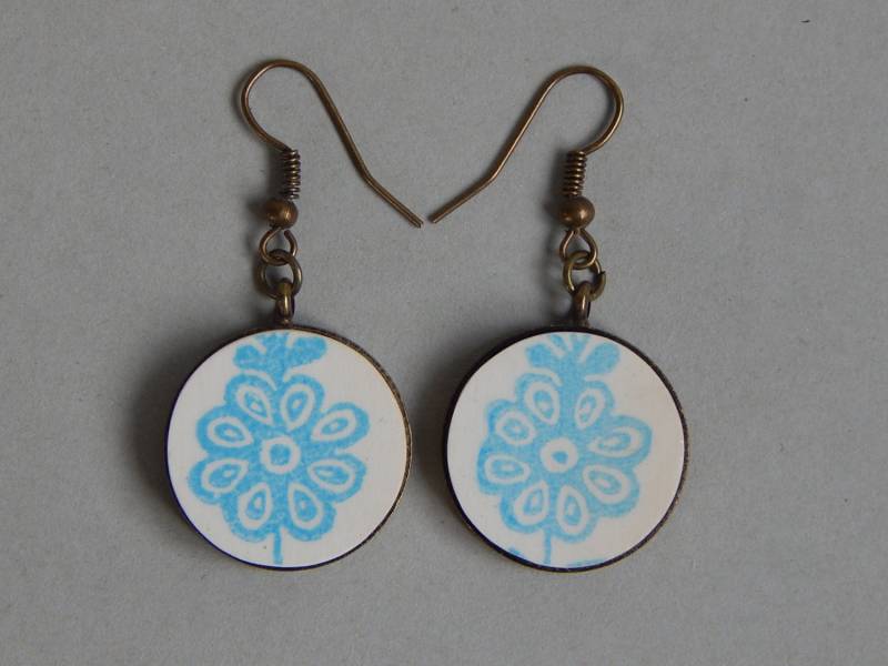 Recycelte Porzellanohrringe Handgemachte Upcycled Schmuck Blaue Und Weiße Ohrringe von KICKANDGO