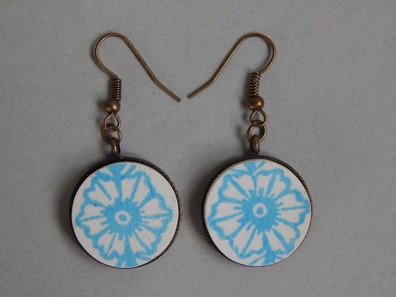 Recycelte Porzellanohrringe Handgemachte Upcycled Schmuck Blaue Und Weiße Ohrringe von KICKANDGO