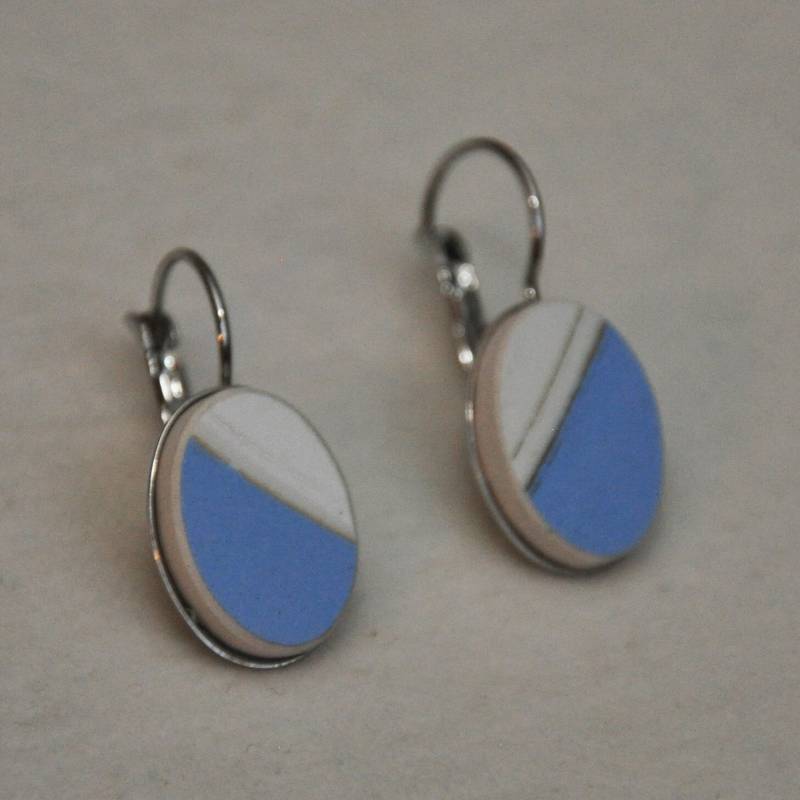 Recycelte Porzellanohrringe Upcycled Ohrringe Handgemachter Schmuck Gebrochenes Porzellan Silberton Metall Ohrhänger von KICKANDGO