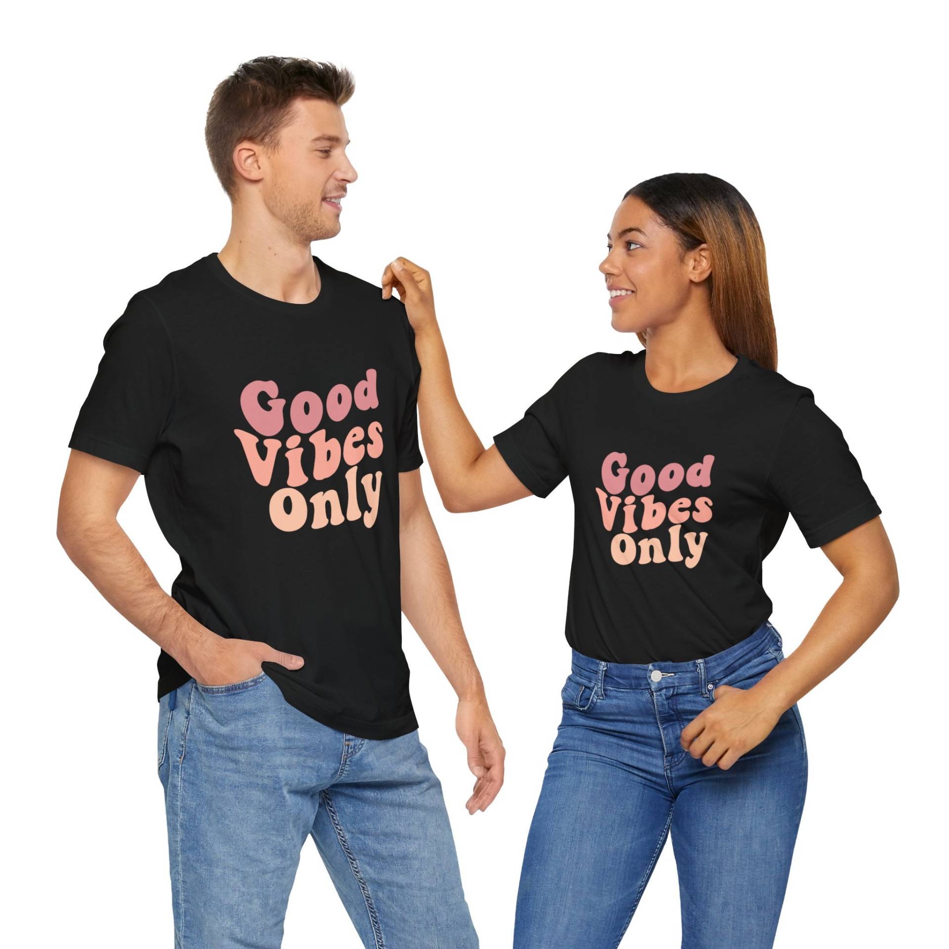 Good Vibes Only Tshirt, Funshirt For Her, Unique Design von KIDESIGNERS