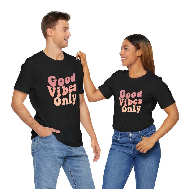 Good Vibes Only Tshirt, Funshirt For Her, Unique Design von KIDESIGNERS